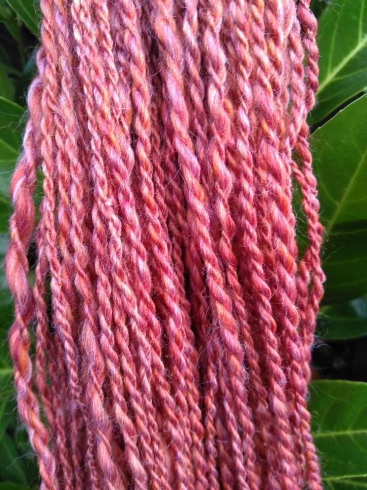 Merino / Bamboe wol 'herfstrood' handgesponnen, Hobby en Vrije tijd, Breien en Haken, Nieuw, Breien of Haken, Wol of Garen, Ophalen of Verzenden