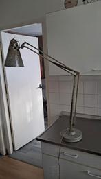 Oude industriële lamp, Ophalen
