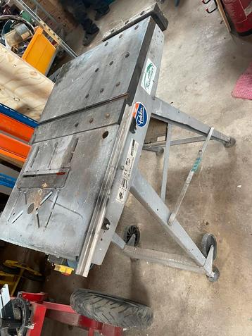werkbank wolfcraft met ruimte voor zaagblad beschikbaar voor biedingen