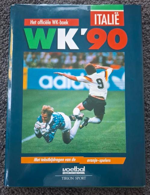 WK '90 - Het Officiële WK-Boek - Hardcover, Spelcomputers en Games, Games | Atari, Zo goed als nieuw, Overige modellen, 1 speler
