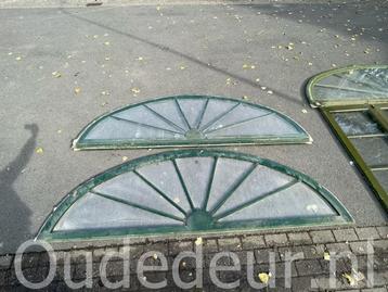 nr. 170c brede oude ramen beschikbaar voor biedingen