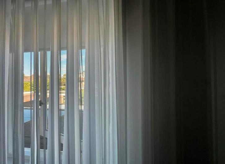 Witte lamel Gordijnen - 295x240 cm - Mooie Staat!, Huis en Inrichting, Stoffering | Gordijnen en Lamellen, Zo goed als nieuw, 200 cm of meer