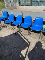 16 stapelbare kantine stoelen en 4 tafels v 160x80, Huis en Inrichting, Stoelen, Ophalen, Gebruikt, Kunststof, Vijf, Zes of meer stoelen