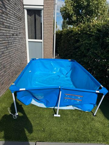 Zwembad tuin inclusief pomp beschikbaar voor biedingen