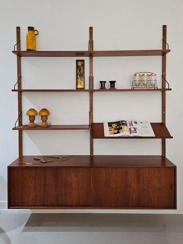 Vintage wallunit wandsysteem wandkast dressoir beschikbaar voor biedingen