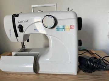 Goede naaimachine beschikbaar voor biedingen