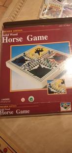 Houten mens erger je niet met paarden, Hobby en Vrije tijd, Gezelschapsspellen | Bordspellen, Ophalen of Verzenden, Zo goed als nieuw
