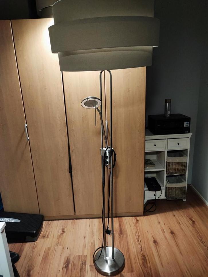 Vloerlamp met grote kap en leeslamp, Huis en Inrichting, Lampen | Vloerlampen, Zo goed als nieuw, Minder dan 100 cm, Ophalen of Verzenden