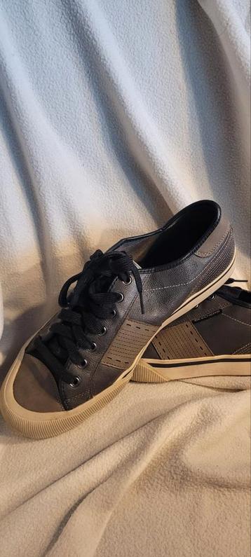 Sketchers life style brand
Maat 46
Bruin  beschikbaar voor biedingen