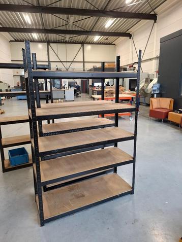 Stellingkasten,2 grote en 2 kleine.,goede staat. beschikbaar voor biedingen