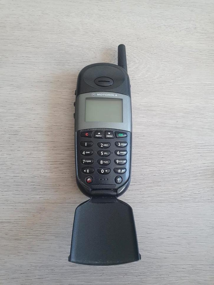 Zeldzame retro Motorola CD920 in perfecte staat, Telecommunicatie, Mobiele telefoons | Hoesjes en Frontjes | Nokia, Zo goed als nieuw