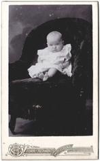 CDV - Kind Baby - Witte Jurk Stoel - Foto Henning Middelburg, Verzamelen, Gebruikt, Foto, Ophalen of Verzenden, Voor 1940