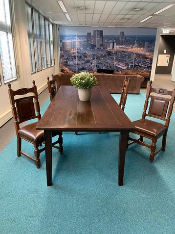 Antieke Eettafel + 4 Stoelen - 6 Persoons beschikbaar voor biedingen