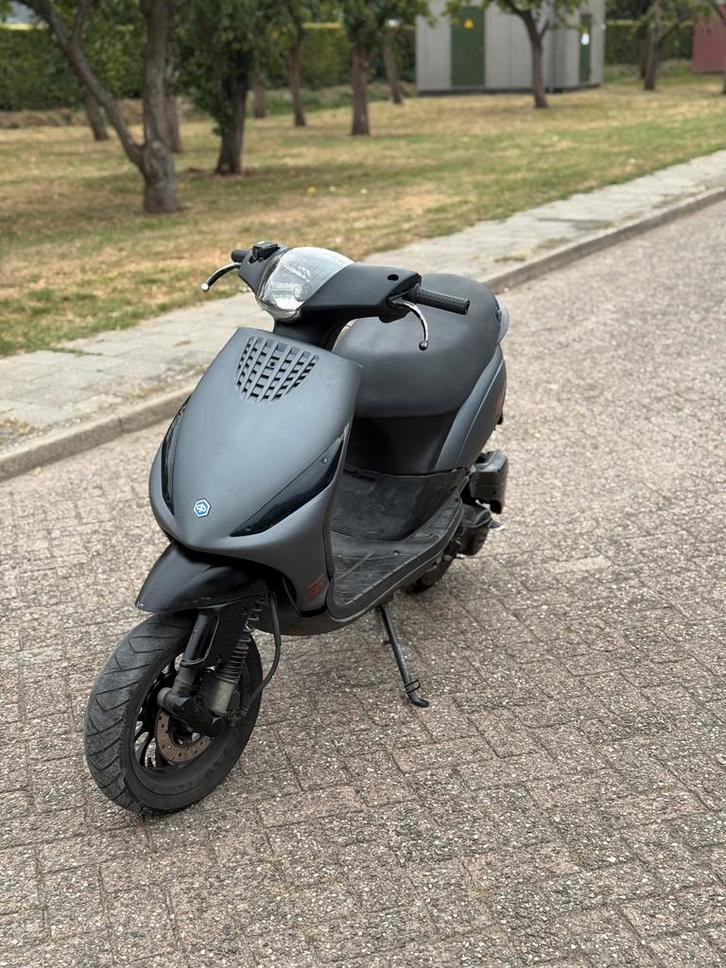 Piaggio zip 80cc vespa blok, Fietsen en Brommers, Scooters | Piaggio, Zo goed als nieuw, Zip, Maximaal 45 km/u, Benzine, Ophalen of Verzenden