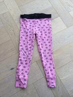 Leuke legging roze met kusjes van Z8 maat 116 - nog netjes!, Kinderen en Baby's, Kinderkleding | Maat 116, Meisje, Gebruikt, Ophalen of Verzenden