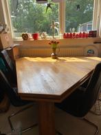 Houten eettafel in driehoekvorm, Ophalen, Gebruikt, Eikenhout, Vijf personen of meer