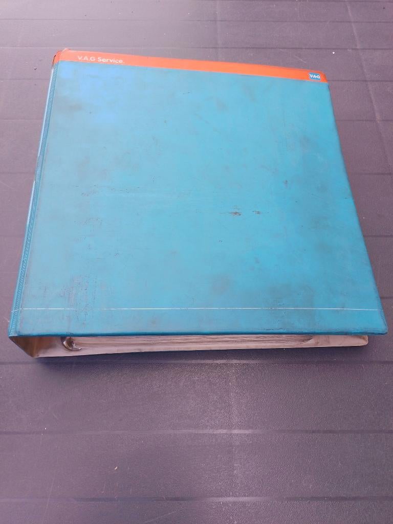 Werkplaatsboek Audi 100 200 type 44 technische mededelingen, Boeken, Auto's | Boeken, Ophalen of Verzenden, Gelezen, Audi