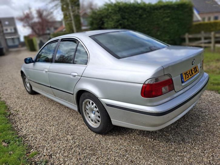 BMW 5-Serie 2.5 I 523 AUT 1998 Grijs, Auto's, BMW, Particulier, 5-Serie, Benzine, Sedan, Automaat, Geïmporteerd, Zilver of Grijs