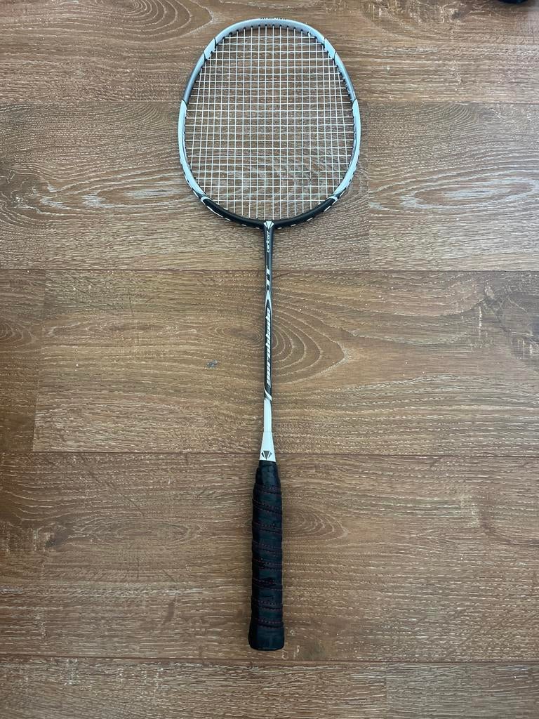 Carlton Badmintonracket wit met zwarte grip, Sport en Fitness, Badminton, Ophalen, Gebruikt, Racket(s)