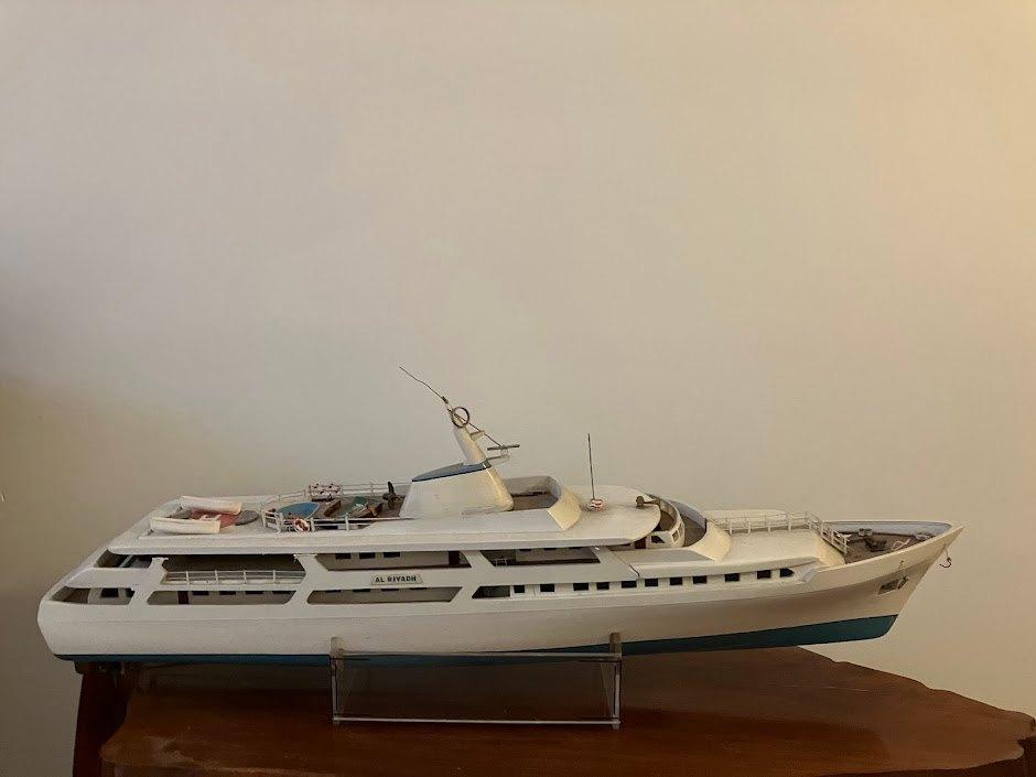 schaalmodel "Al Riyadh", Hobby en Vrije tijd, Modelbouw | Auto's en Voertuigen, Ophalen, Groter dan 1:32, Overige typen, Overige merken