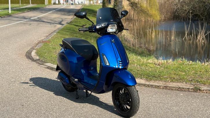 Vespa Sprint 2017 80cc 4v san marino blue, Fietsen en Brommers, Scooters | Vespa, Zo goed als nieuw, Overige modellen, Maximaal 45 km/u