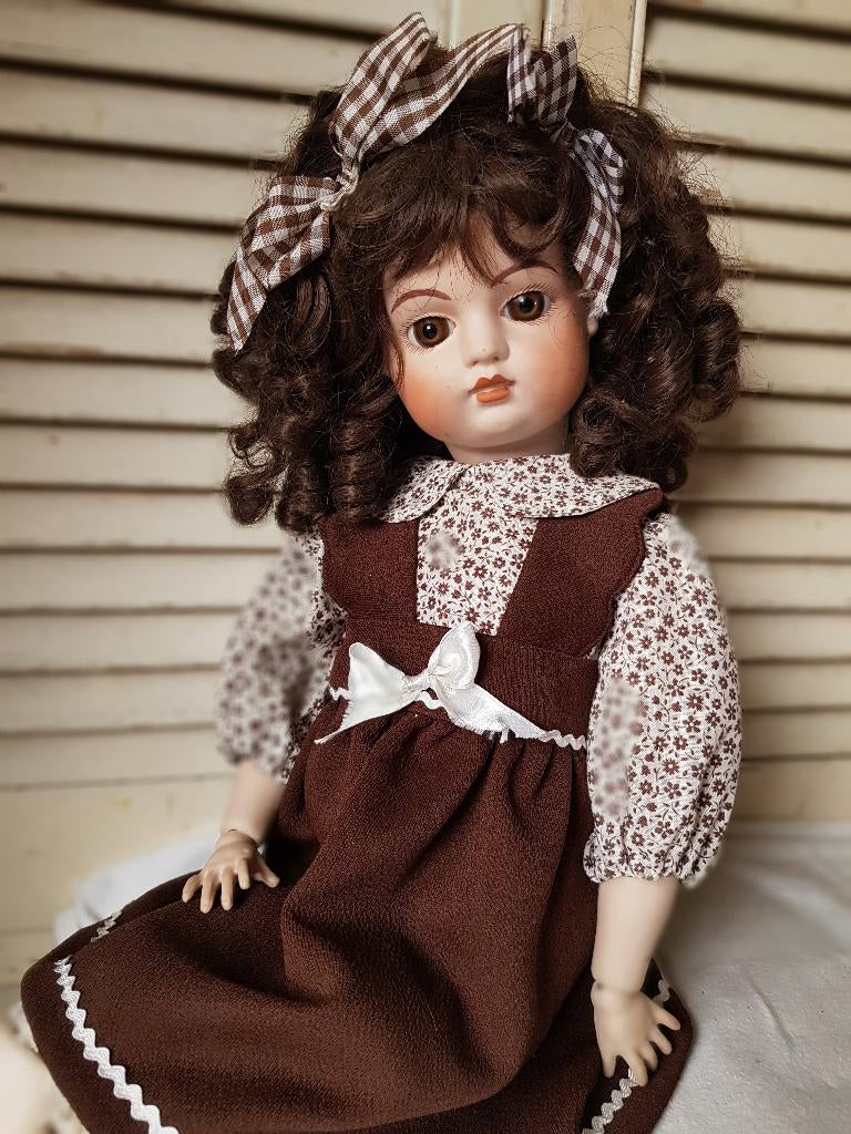 reproductie antieke franse pop, F.G. met gesloten mond, Ophalen, Zo goed als nieuw, Pop