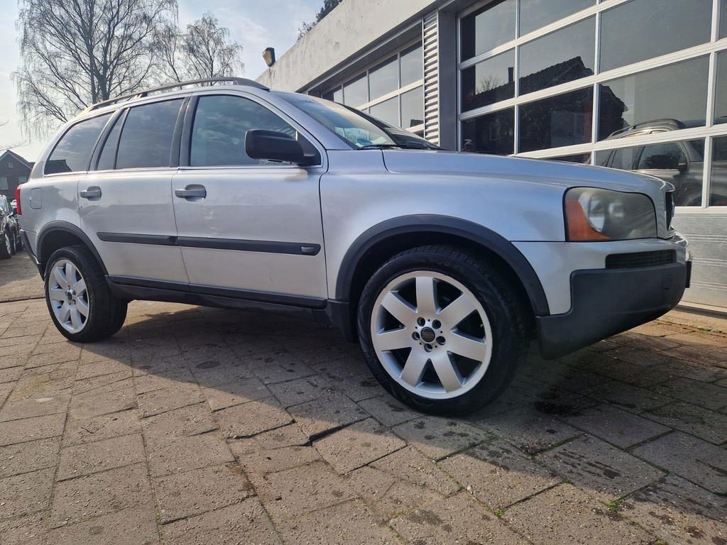 Volvo XC90 2.5 T Elan (AUTOMAAT) 7 PERSONS, Auto's, Volvo, Zwart, 7 stoelen, 2521 cc, Leder