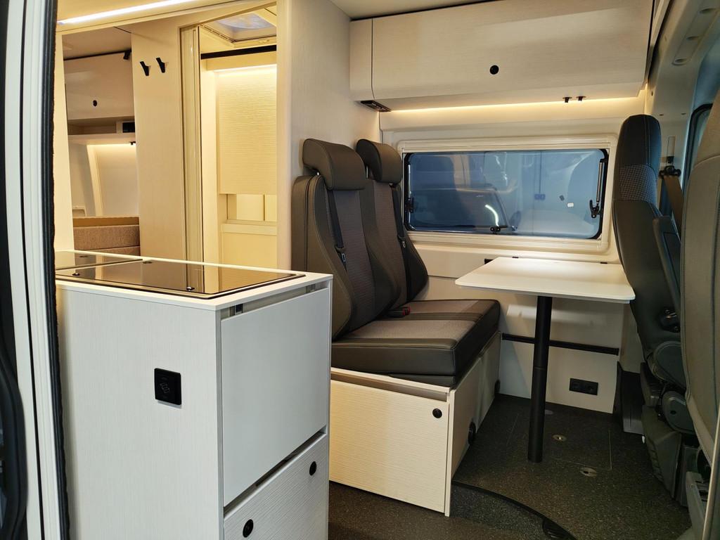 Tourne Mobil 6.0 Select 2.2 BlueHDI 180PK Automaat - ALL SEA, Caravans en Kamperen, Campers, Buscamper of Camperbus, Navigatie