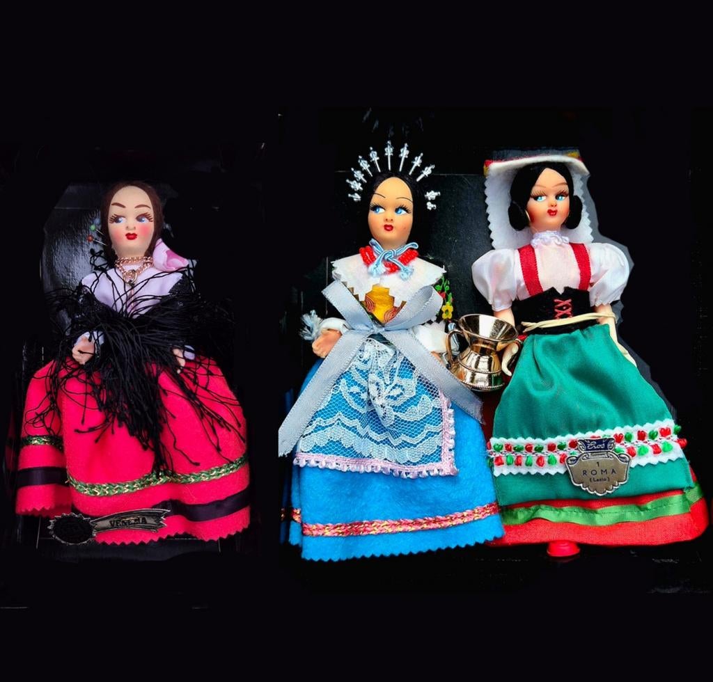 Lela & Eros poppen klederdracht Italië Rome Venetië NIEUW!, Ophalen of Verzenden, Zo goed als nieuw, Pop