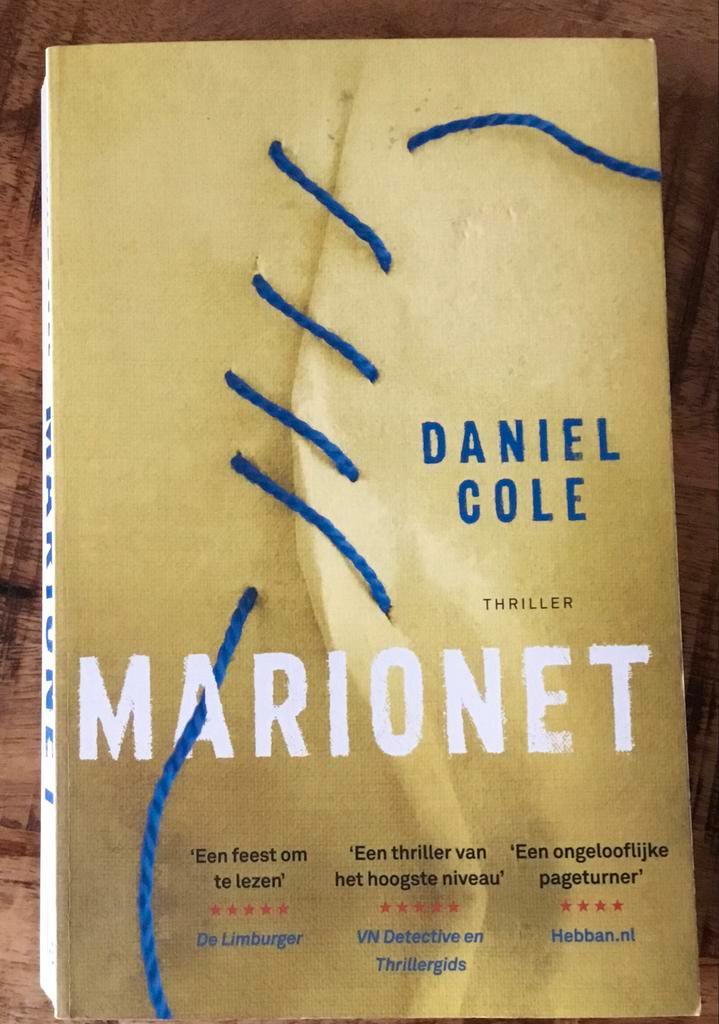 Daniel Cole - Marionet, Boeken, Thrillers, Zo goed als nieuw, Nederland, Ophalen of Verzenden