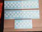 74 x antieke randtegel lichtblauw wit geblokt afgebiesd, Ophalen