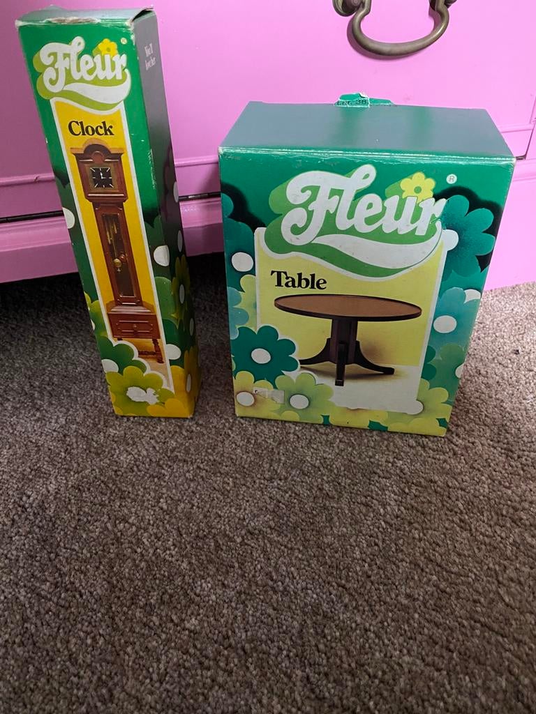 Barbie Fleur klok en tafel, Ophalen of Verzenden, Zo goed als nieuw