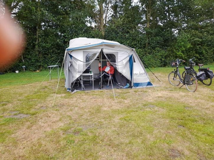 Beyerland caravan 1996, Caravans en Kamperen, Caravans, Particulier, 500 - 750 kg, Rondzit, Beyerland, Kachel, Koelkast, Ophalen