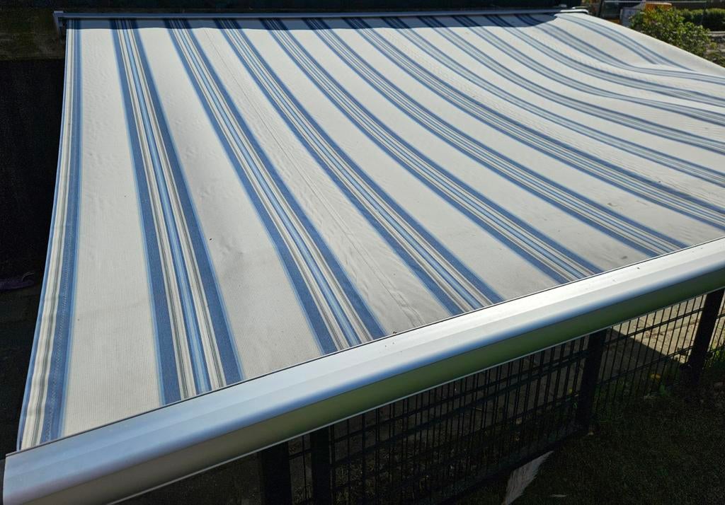 Electrisch zonnescherm met afstandsbediening, Ophalen, Gebruikt, 450 cm of meer, Elektrisch