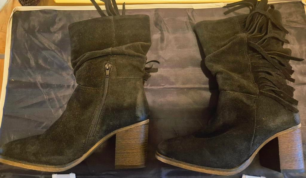 Nieuw! Zwarte suède hippie laarzen met franjes maat 39, Kleding | Dames, Schoenen, Hoge laarzen, Deabused, Zwart, Nieuw