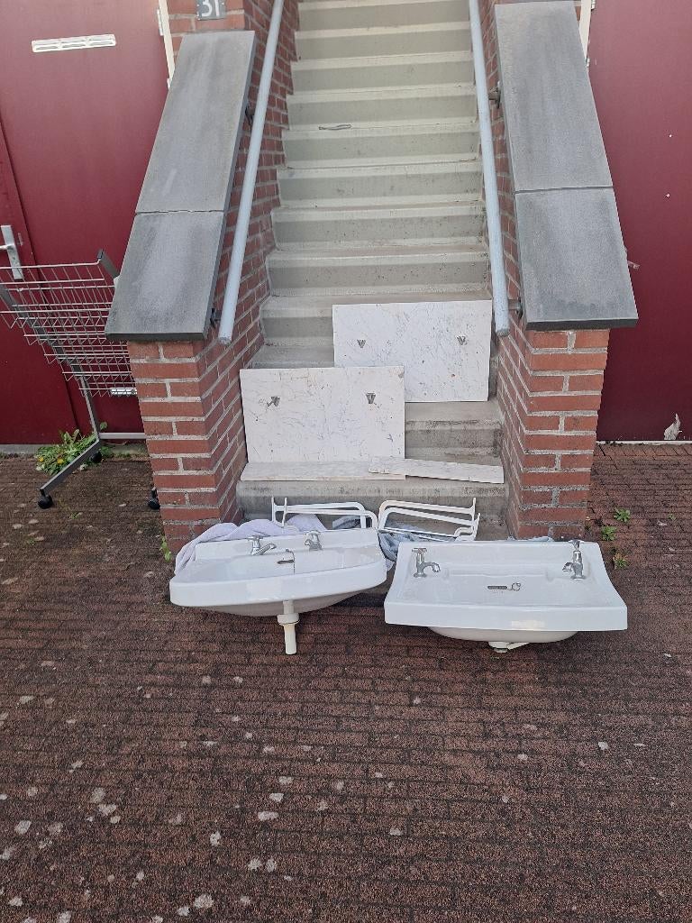 Vintage wastafels met toebehoren, Ophalen, Gebruikt, Steen, Wastafel
