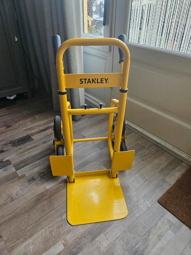 STANLEY inklapbare steekwagen met drie draaibare wielen., Doe-het-zelf en Verbouw, Transportwagens, Zo goed als nieuw, Steekwagen
