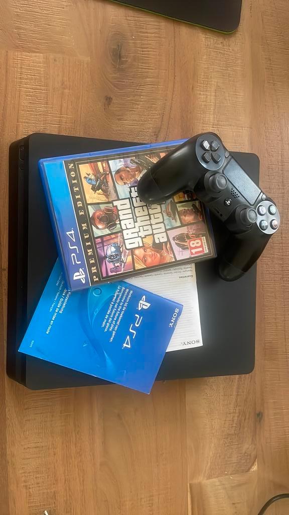 Ps4 slim 500 GB + controller en GTA 5, Spelcomputers en Games, Spelcomputers | Sony PlayStation 4, Zo goed als nieuw, Slim, Met 1 controller