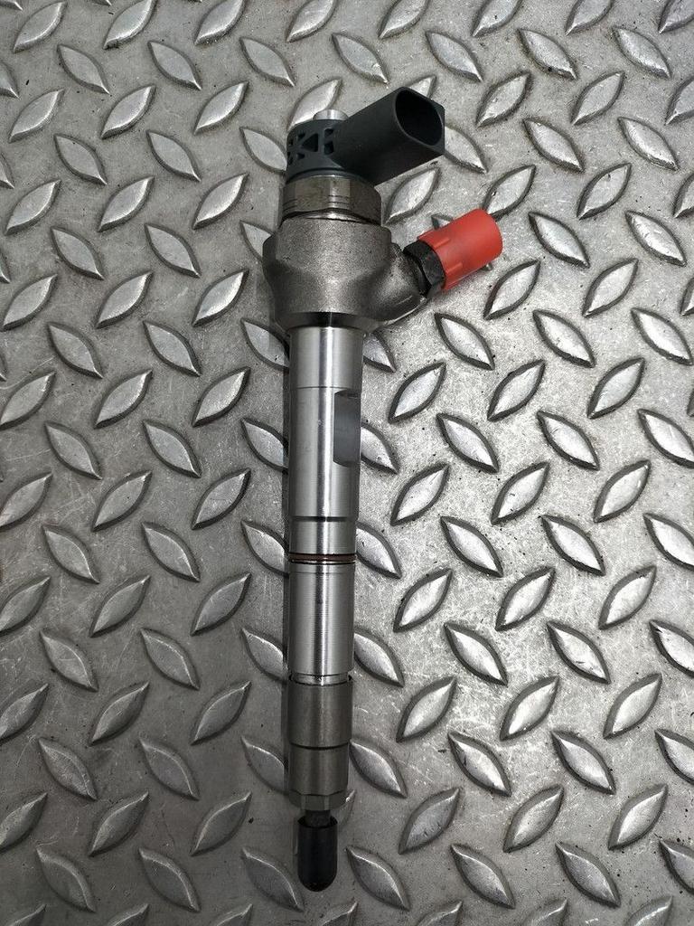 VOLKSWAGEN GOLF BRANDSTOF INJECTOR / VERSTUIVER 04L130277AE, Auto-onderdelen, Ophalen of Verzenden, Gebruikt, Stiba lid