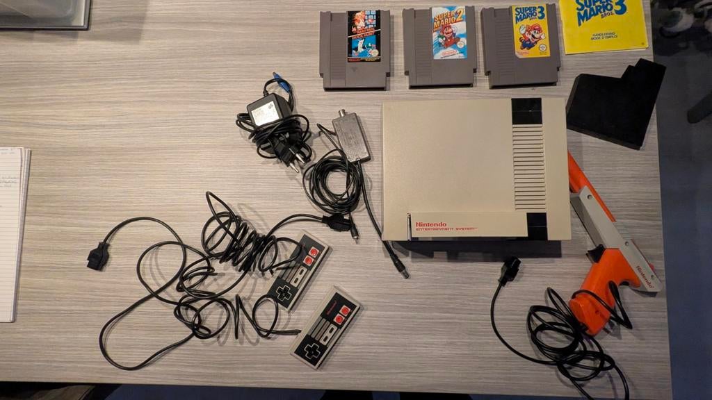 Nintendo Entertainment System (NES), Spelcomputers en Games, Spelcomputers | Nintendo NES, Ophalen of Verzenden, Gebruikt, Met 2 controllers
