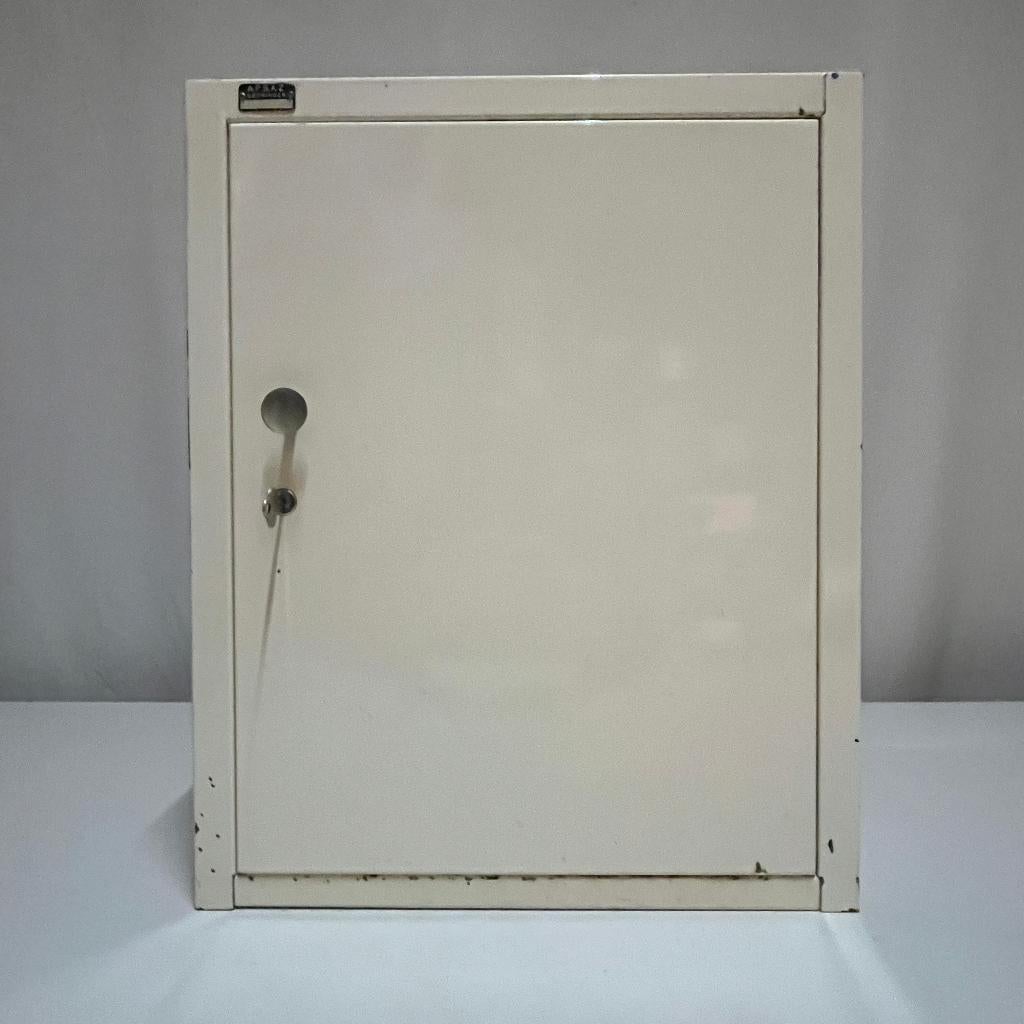 Oostwoud Franeker Medicijnkast vintage industrieel design, Gebruikt, Oostwoud, Medicijnkast, Industrieel design