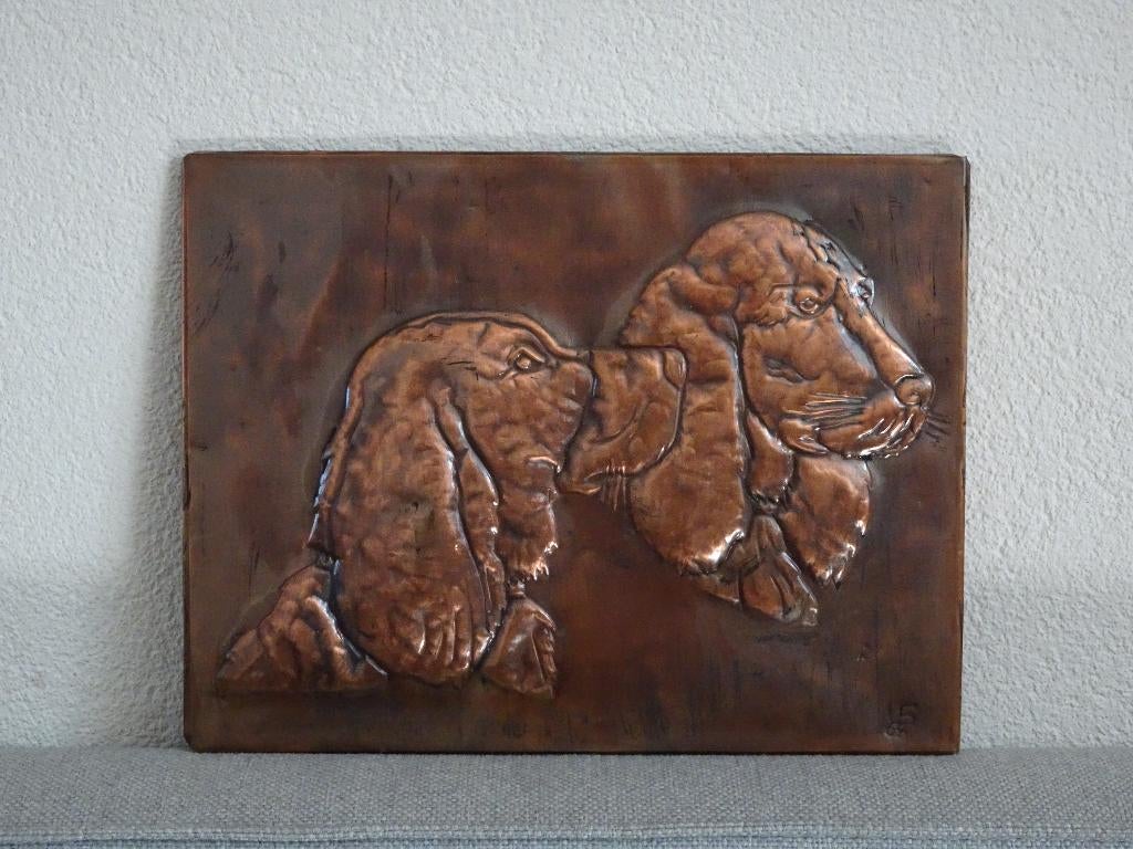 Vintage gehamerde koperen plaat van twee jachthonden, Ophalen of Verzenden, Koper