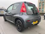 Peugeot 107 1.0-12V Millesim 200 Automaat Airco Dakraam Elek, Auto's, Peugeot, Euro 5, Gebruikt, 4 stoelen, 68 pk