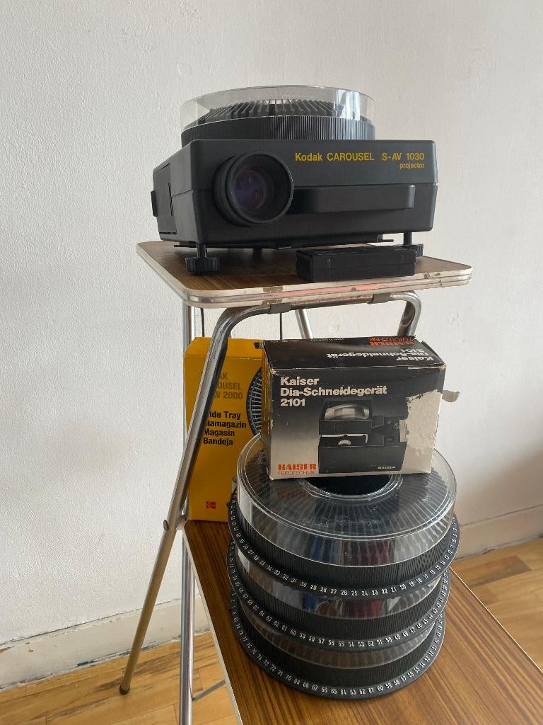 Kodak Carousel S-AV 1030 diaprojector + accessoires, Ophalen, Zo goed als nieuw