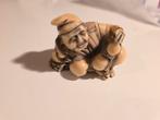Netsuke beeldje van een man met kalebassen, Ophalen of Verzenden, Mens