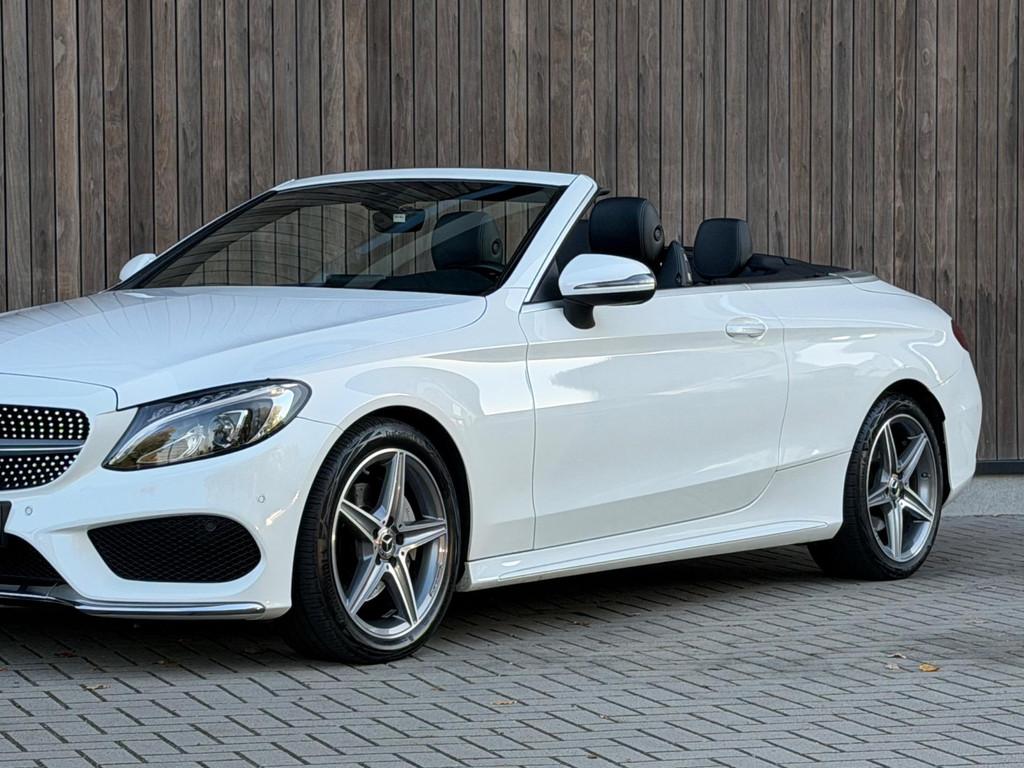 Mercedes-Benz C-klasse Cabrio 180 Premium / AMG-line / 18' /, Auto's, Mercedes-Benz, Zwart, Cabriolet, 4 stoelen, Wit