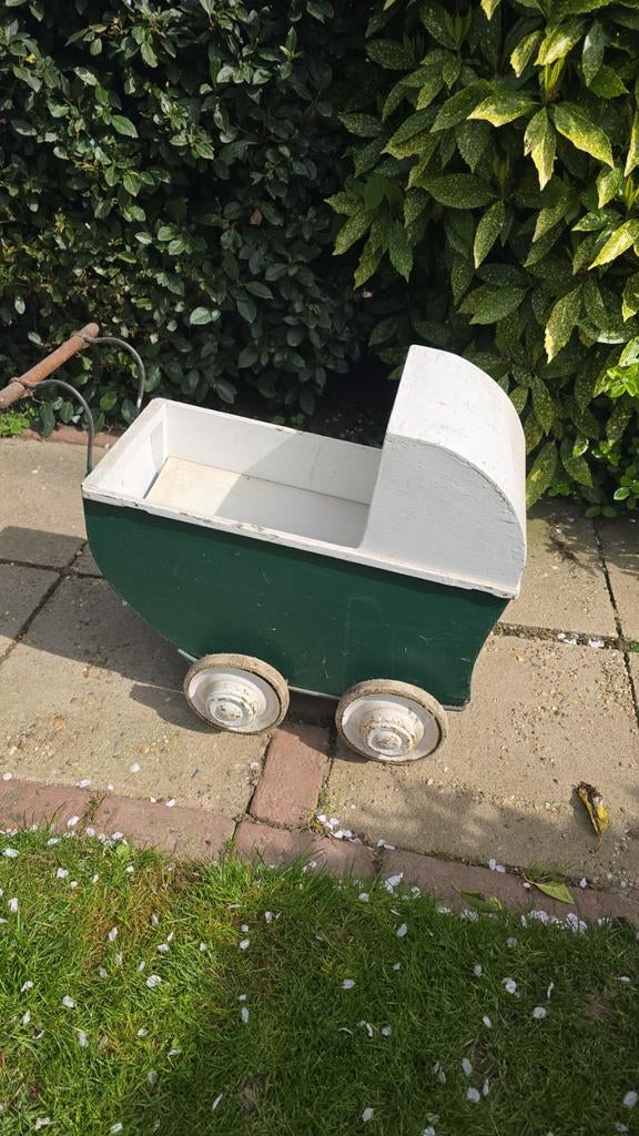 Houten poppenwagen groen en wit, circa 80 jaar oud., Ophalen, Overige merken