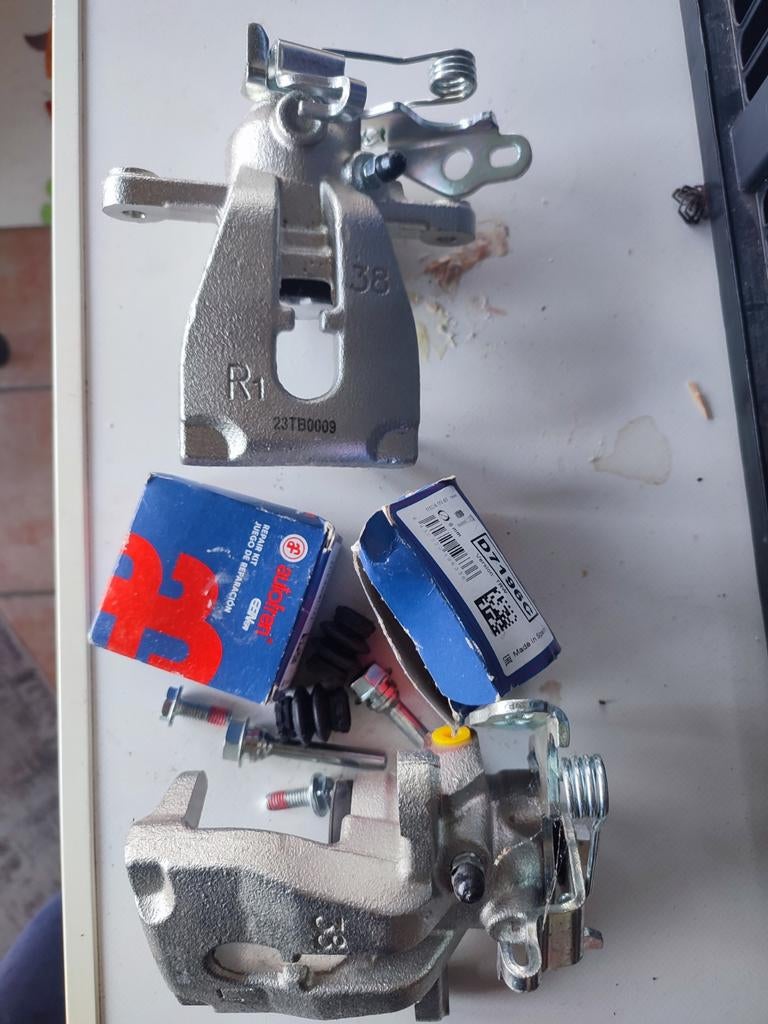 Achterremklauwenset voor Mondeo MK4 2008, Ophalen of Verzenden, Nieuw, Ford