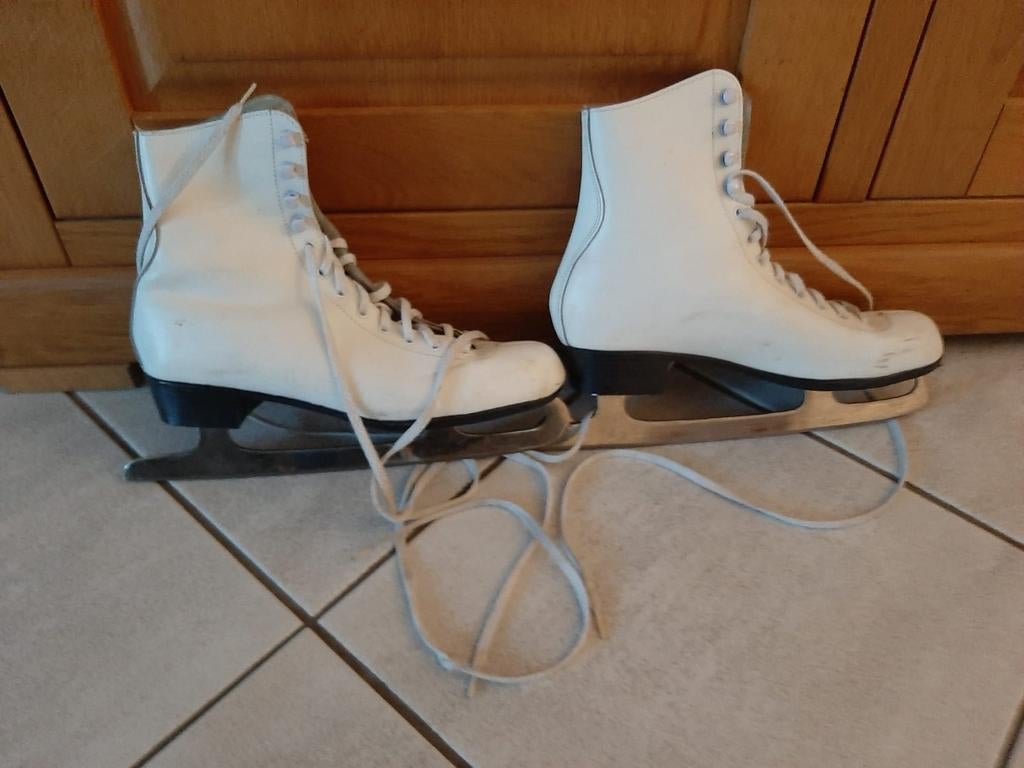 Kunstschaatsen maat 42 met tas, Sport en Fitness, Schaatsen, Ophalen of Verzenden, Zo goed als nieuw, Kunstschaatsen