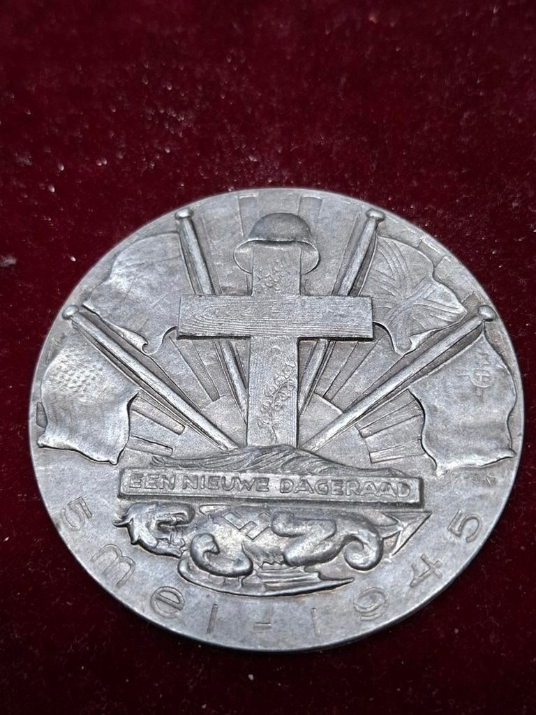 Penning Bevrijding 1945 "Een Nieuwe Dageraad", Ophalen of Verzenden, Overige materialen